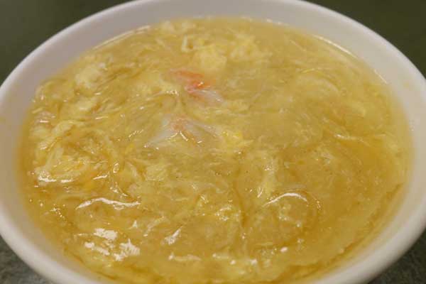 上海蟹のミソと卵入りフカヒレスープ